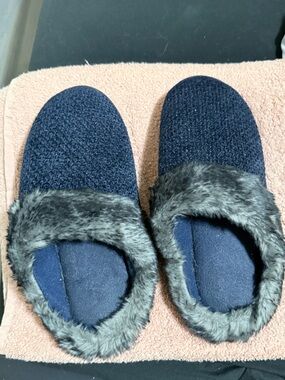 Navy Women's Plush Fur-Lined Slippers